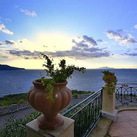 Capo D'arco Sleeps 10 Pool Wifi Villa *